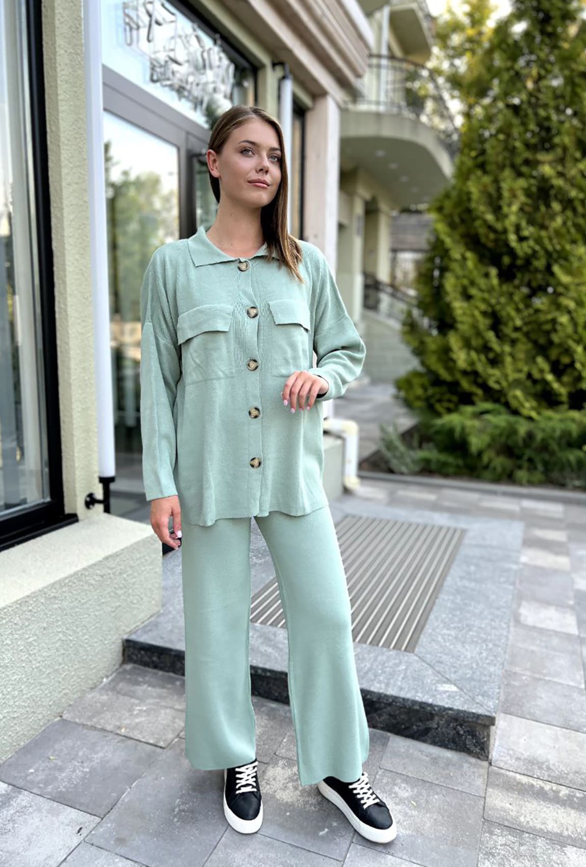 Оливковый вязаный костюм на пуговицах  —  262441. Maritel