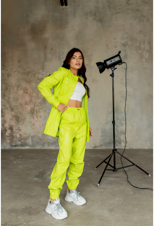 Салатовые брюки эко кожа питон — 663334. Maritel. Изображенние 2 Салатовые брюки эко кожа питон — 663334. Maritel. Изображенние 2