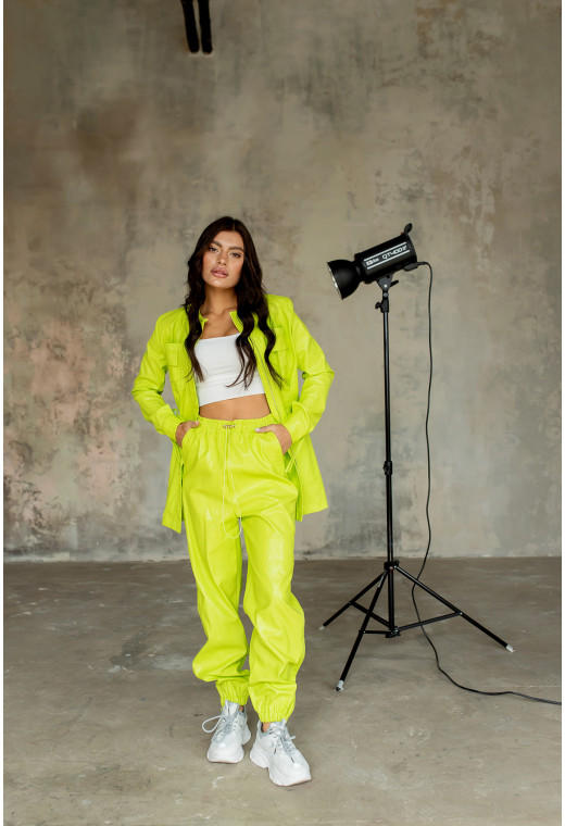 Салатовые брюки эко кожа питон — 663334. Maritel. Изображенние 3 Салатовые брюки эко кожа питон — 663334. Maritel. Изображенние 3