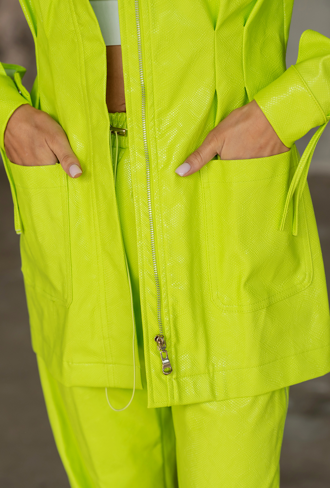 Салатовая рубашка эко кожа питон — 715535. Maritel. Изображенние 2 Салатовая рубашка эко кожа питон — 715535. Maritel. Изображенние 2