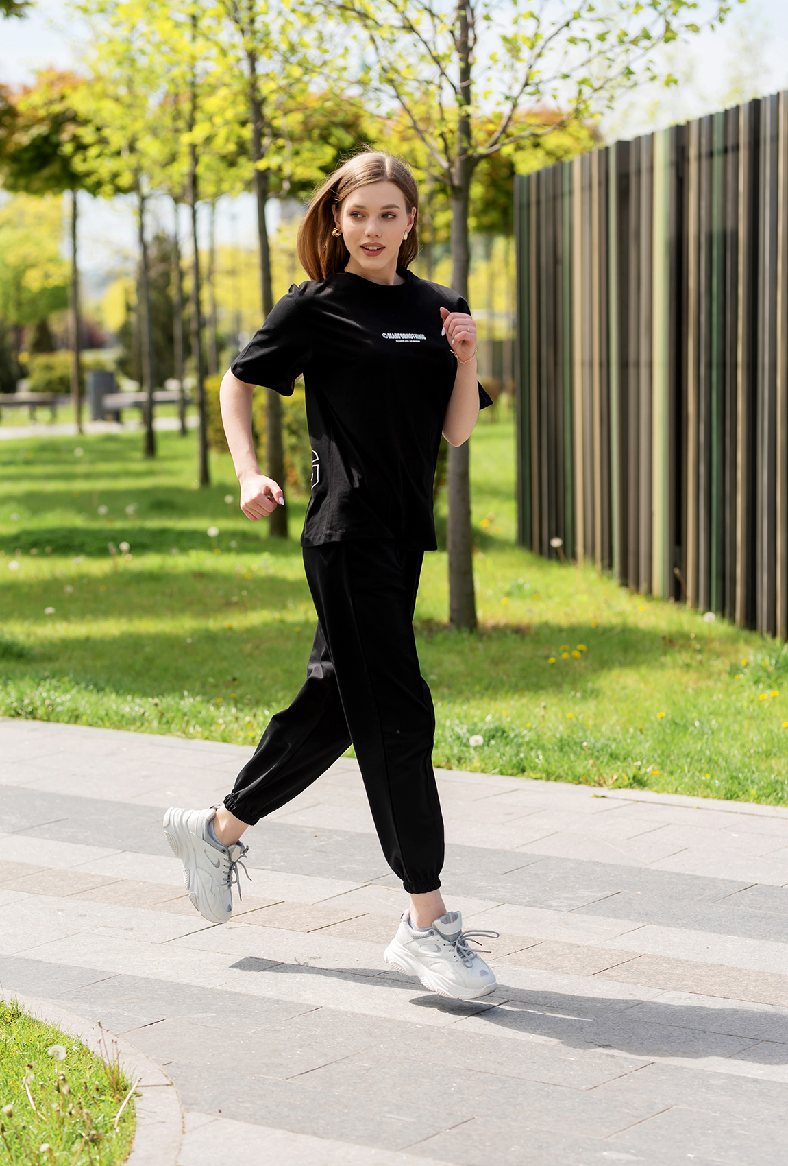 Чорний костюм з футболкою madfornothing — 204834. Maritel. Зображення 3 Чорний костюм з футболкою madfornothing — 204834. Maritel. Зображення 3