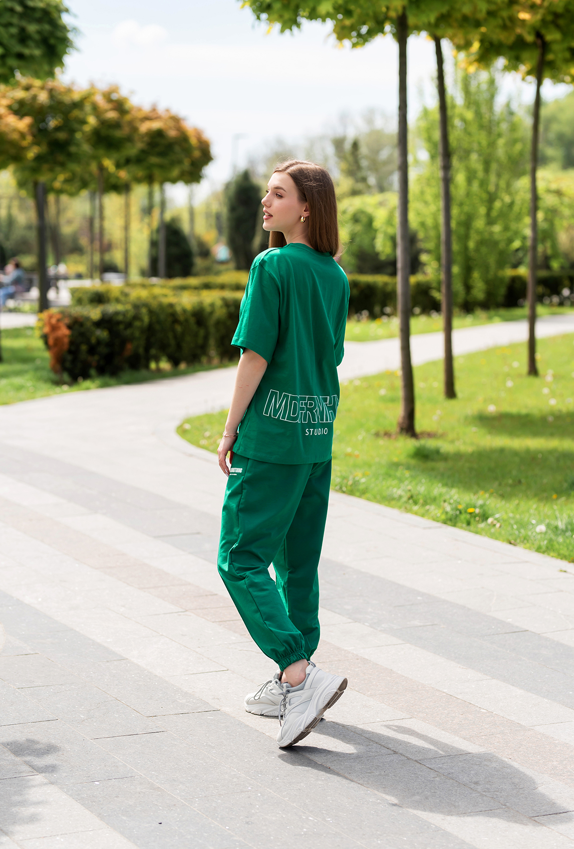 Зелений костюм з футболкою madfornothing — 200532. Maritel. Зображення 1 Зелений костюм з футболкою madfornothing — 200532. Maritel. Зображення 1
