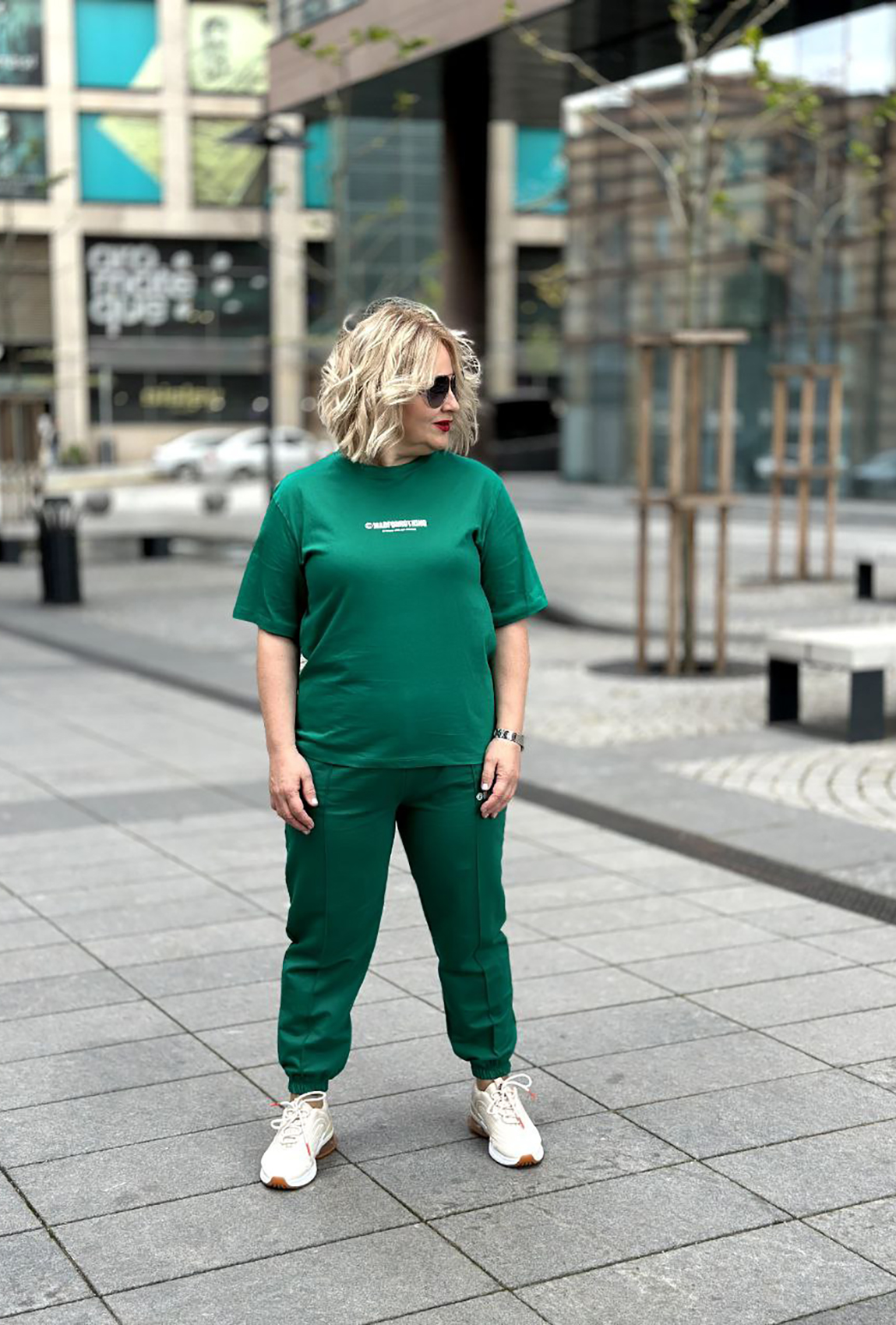 Зелений костюм з футболкою madfornothing — 200532. Maritel. Зображення 4 Зелений костюм з футболкою madfornothing — 200532. Maritel. Зображення 4