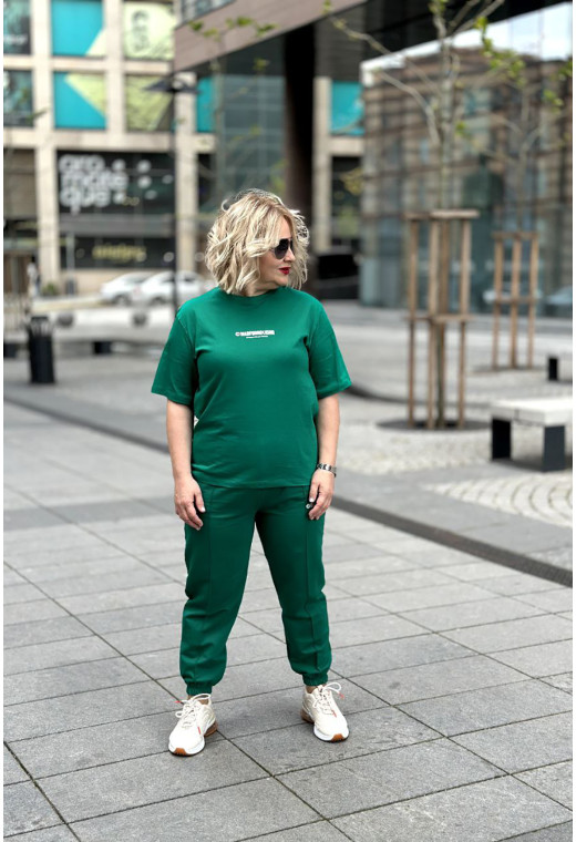 Зелений костюм з футболкою madfornothing — 200532. Maritel. Зображення 4 Зелений костюм з футболкою madfornothing — 200532. Maritel. Зображення 4