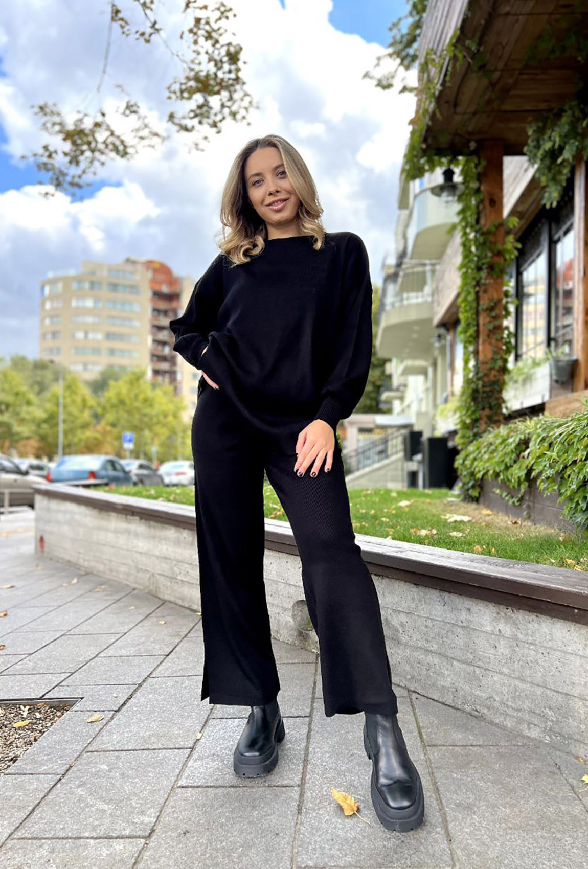 Чорний костюм з розрізами —  989180. Maritel