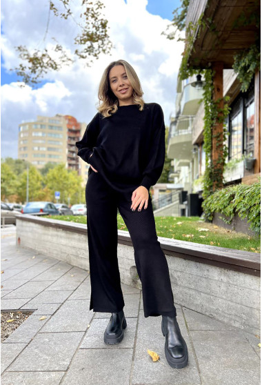 Чорний костюм з розрізами. Maritel. Зображення 4