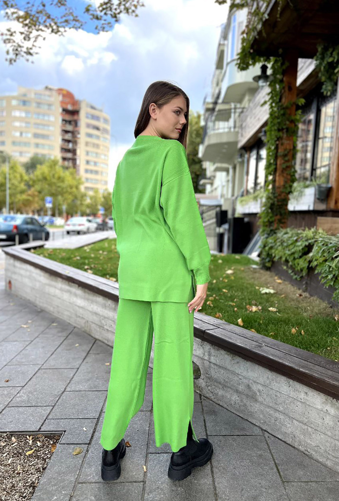 Салатовий костюм з розрізами —  600812. Maritel. Зображення 1