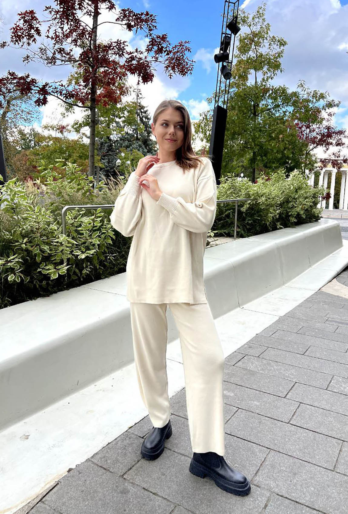 Молочний костюм з розрізами —  704869. Maritel