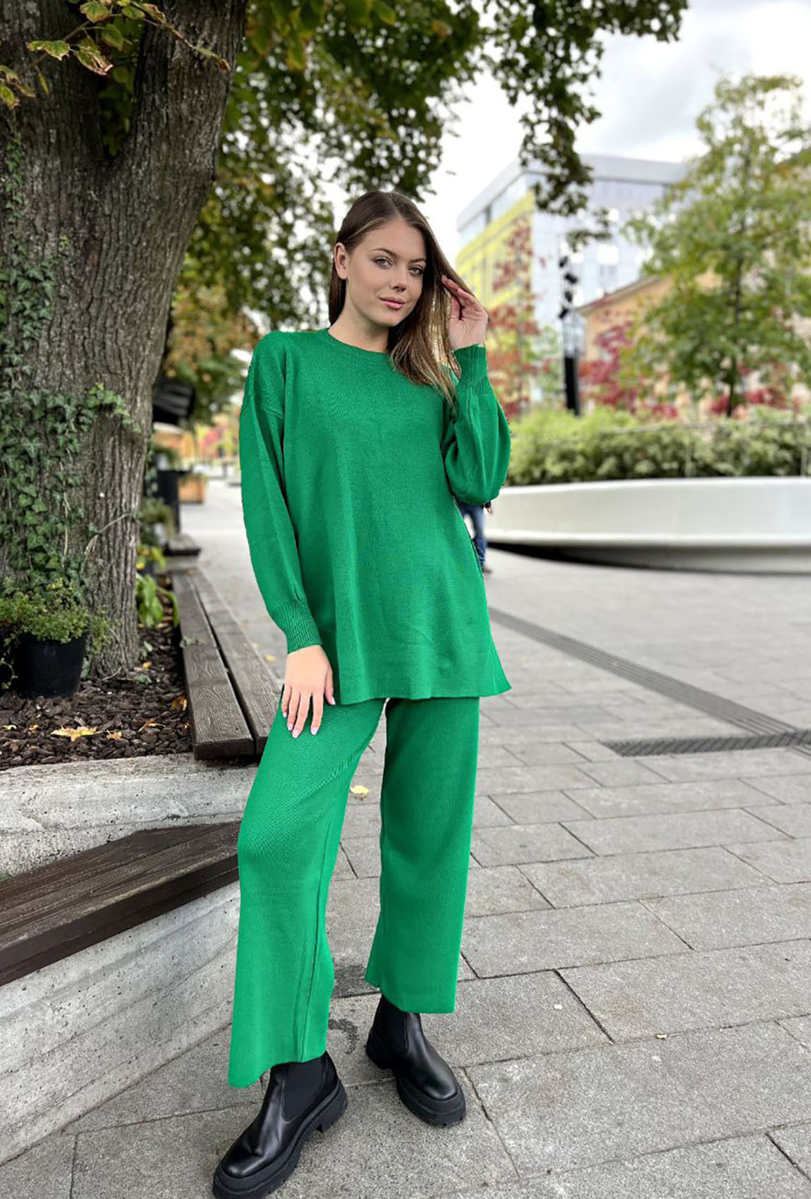 Зелений костюм з розрізами —  572067. Maritel