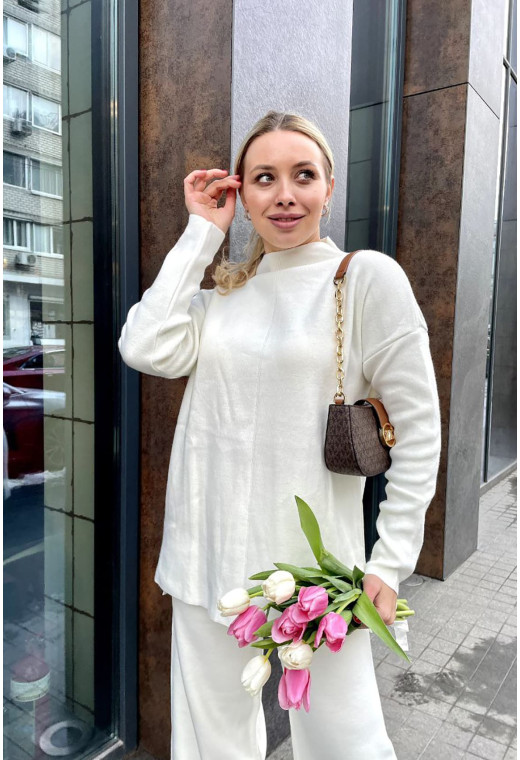 Молочный костюм с туникой воротник стойка — 608240. Maritel. Изображенние 1 Молочный костюм с туникой воротник стойка — 608240. Maritel. Изображенние 1