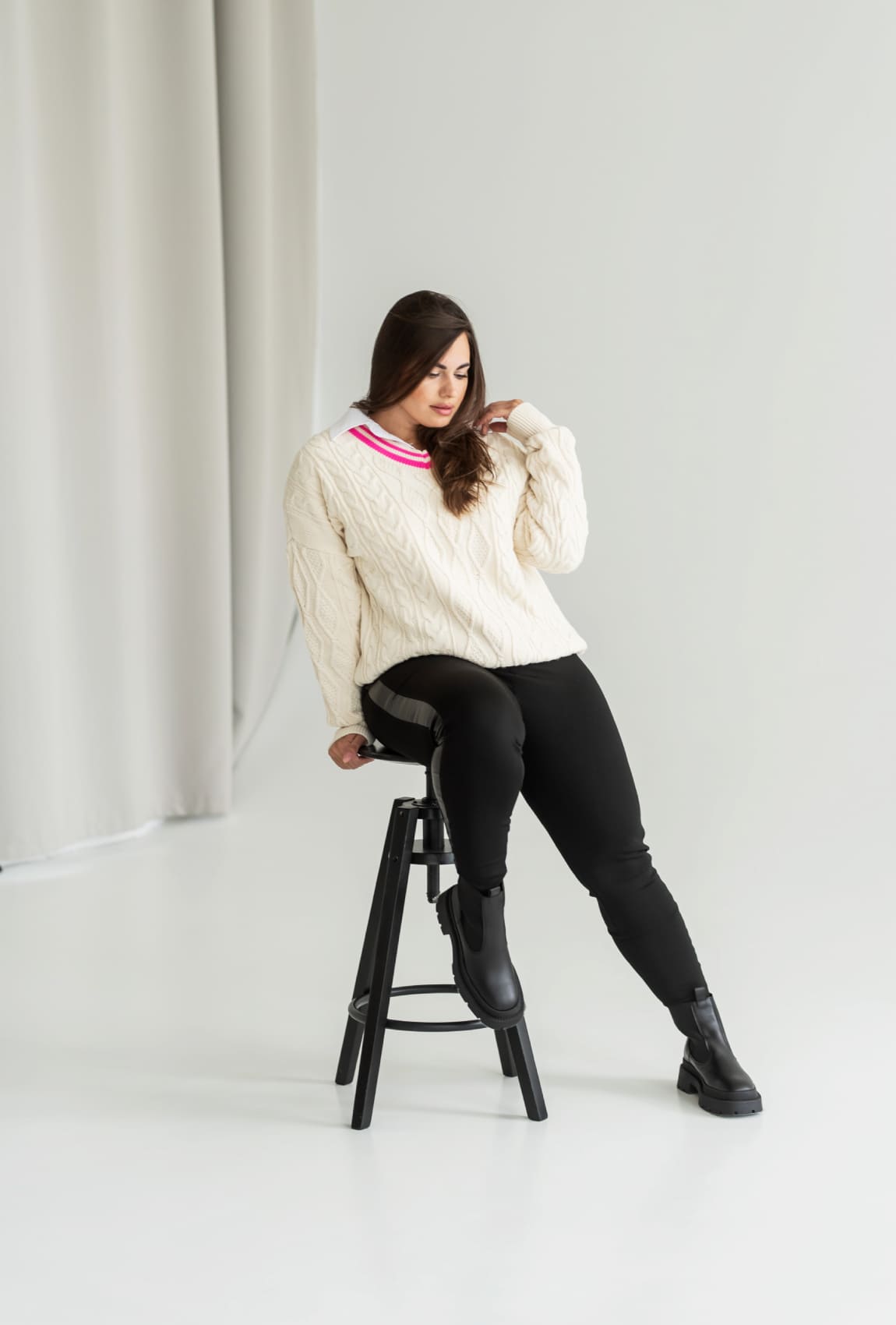 Черные лосины с вставками из экокожи —  848926. Maritel Черные лосины с вставками из экокожи —  848926. Maritel