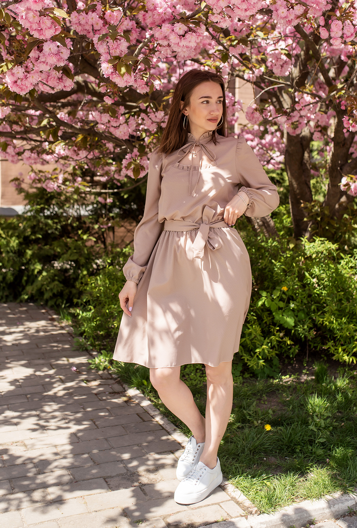 Бежевое платье любовь в мелкий горошек — 945738. Maritel Бежевое платье любовь в мелкий горошек — 945738. Maritel