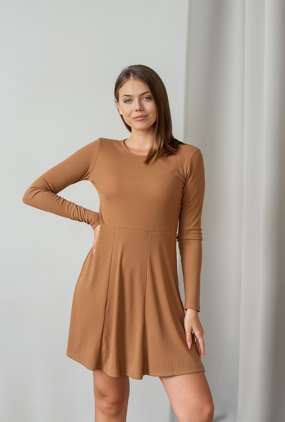 Коричнева осіння сукня в рубчик —  188000. Maritel Коричнева осіння сукня в рубчик —  188000. Maritel