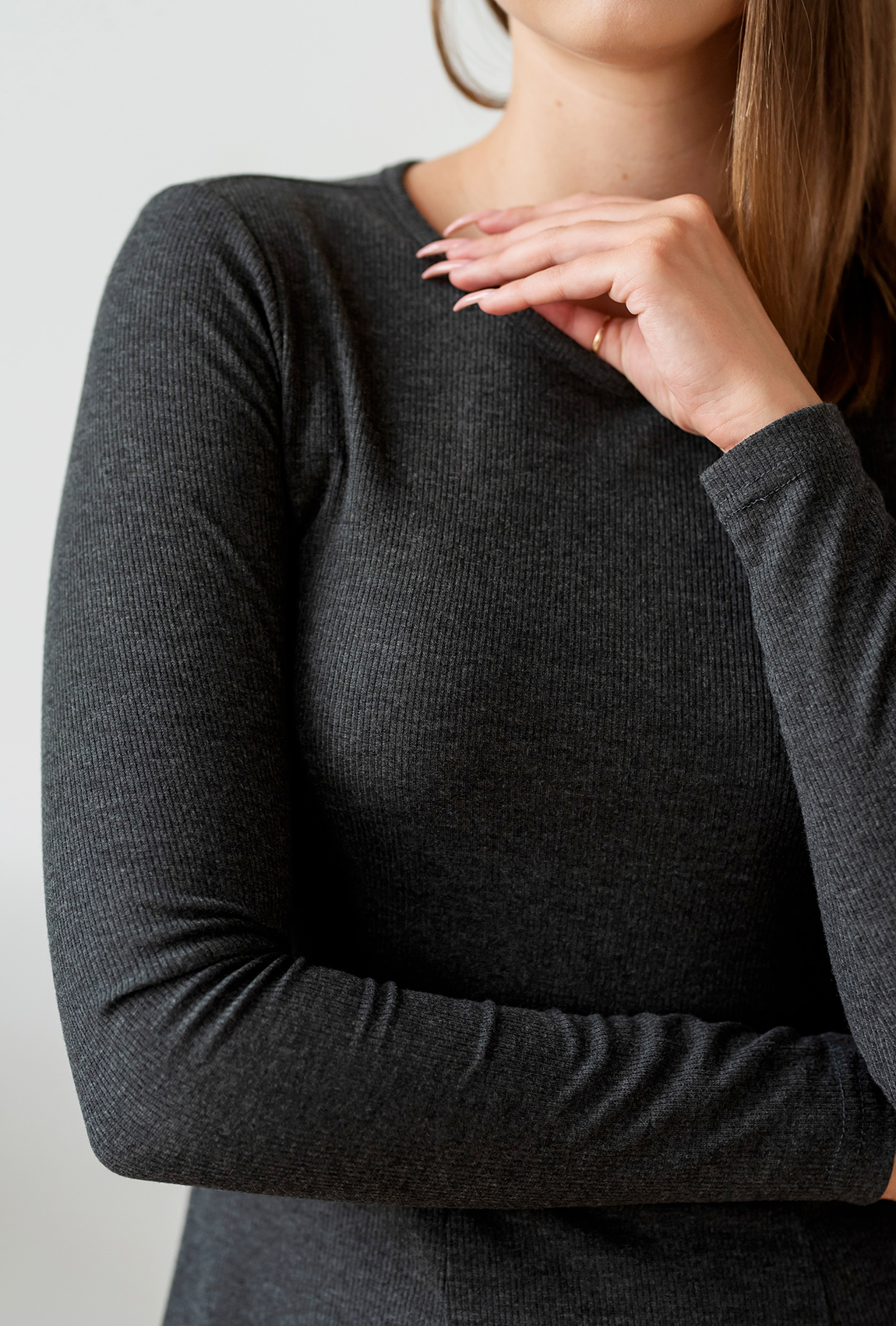 Графитовое осеннее платье в рубчик —  721650. Maritel. Изображенние 2