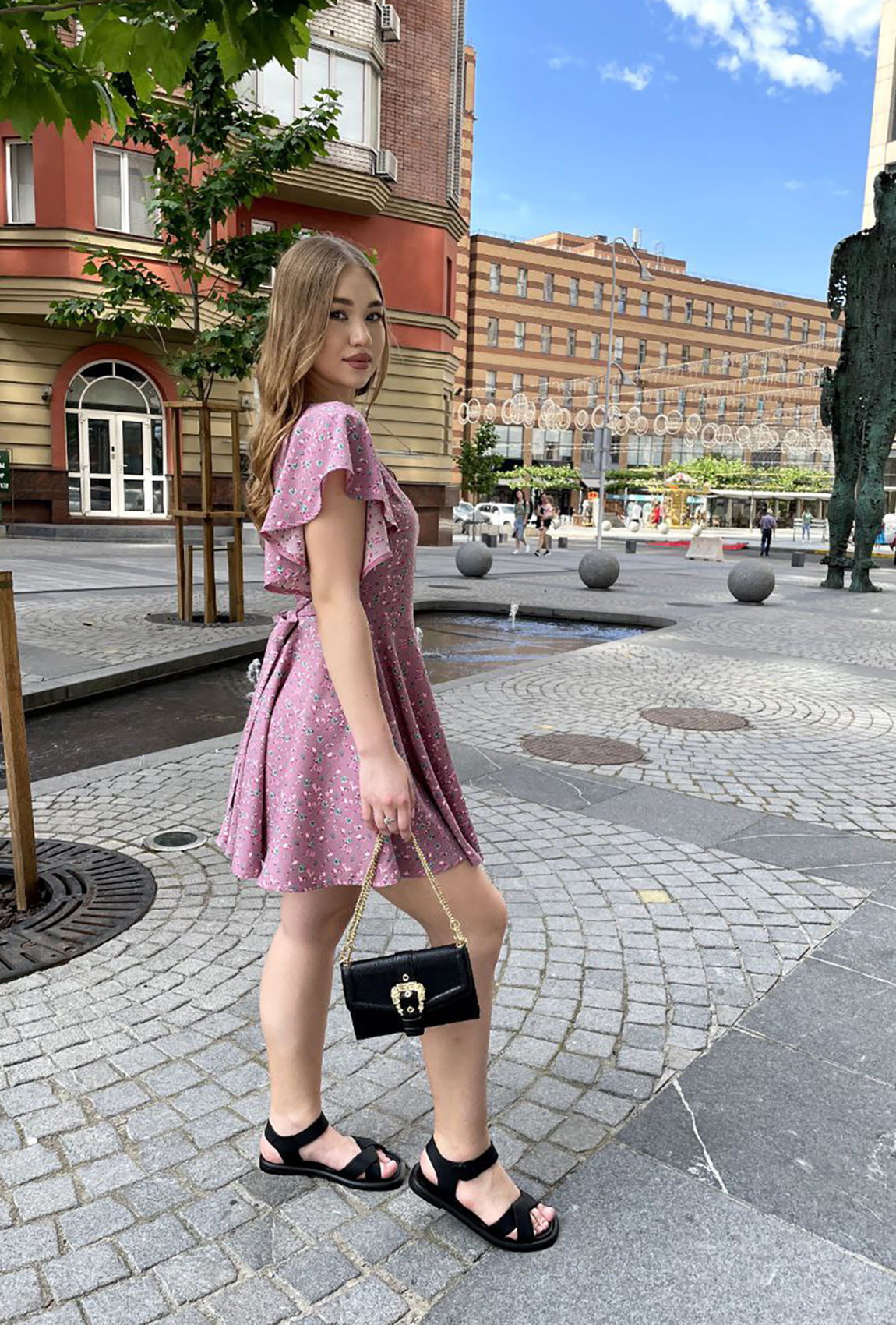 Лілова сукня в квітковий принт —  250902. Maritel. Зображення 2 Лілова сукня в квітковий принт —  250902. Maritel. Зображення 2