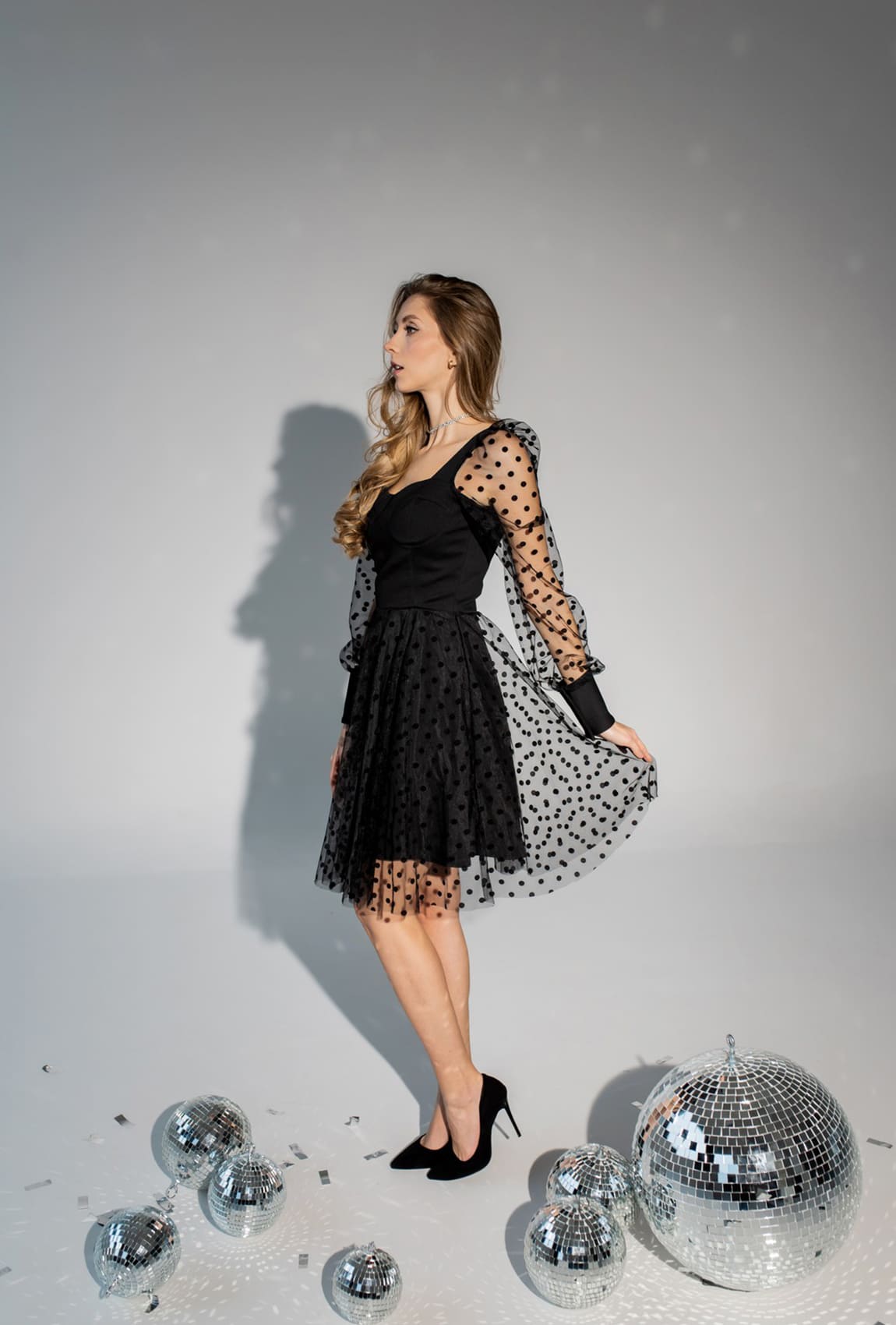Коротка чорна сукня з сіткою в горох —  165060. Maritel. Зображення 1