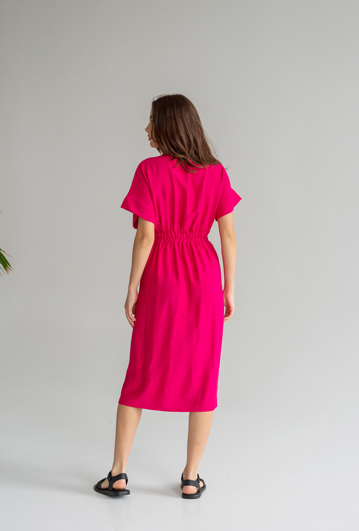 Малиновое льняное платье на пуговицах —  582404. Maritel. Изображенние 2 Малиновое льняное платье на пуговицах —  582404. Maritel. Изображенние 2