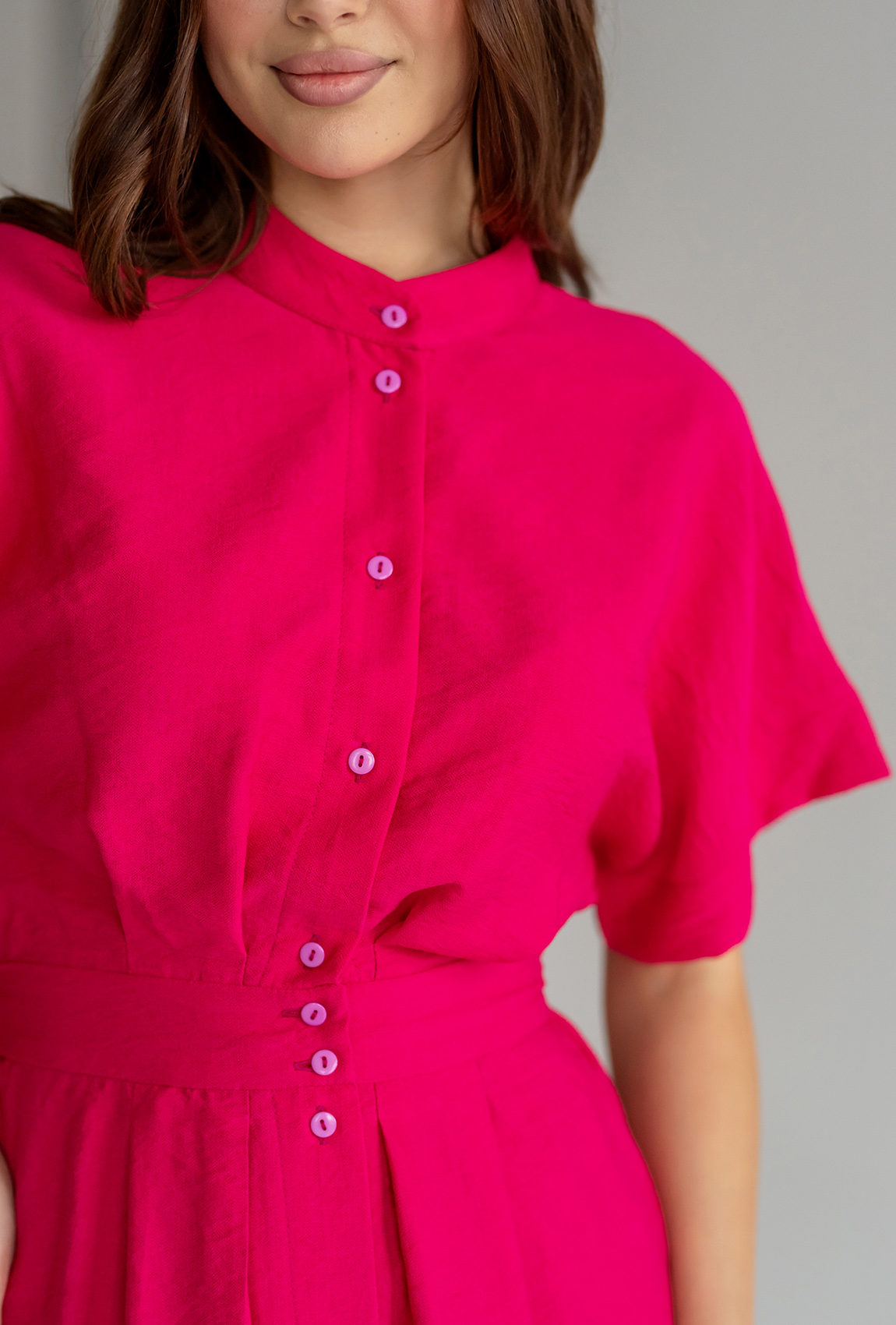 Малиновое льняное платье на пуговицах —  582404. Maritel. Изображенние 1 Малиновое льняное платье на пуговицах —  582404. Maritel. Изображенние 1