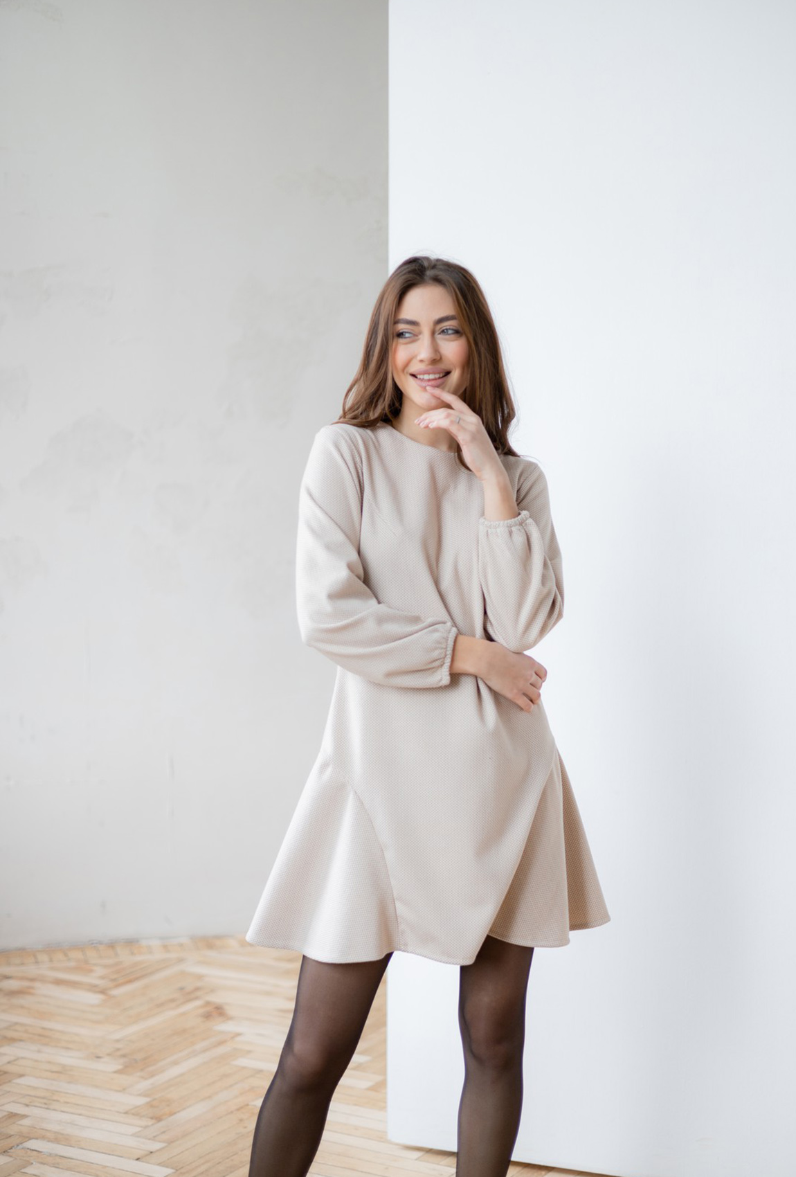 Бежева сукня з підрізом —  240489. Maritel Бежева сукня з підрізом —  240489. Maritel