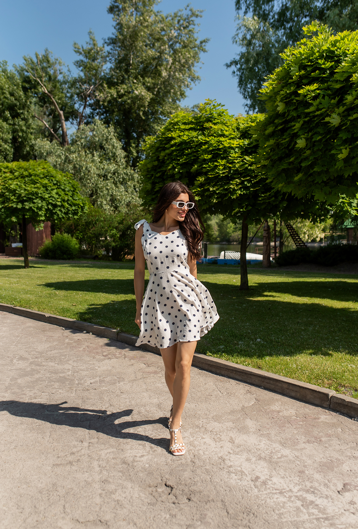 Белый сарафан в горох —  858317. Maritel. Изображенние 1 Белый сарафан в горох —  858317. Maritel. Изображенние 1