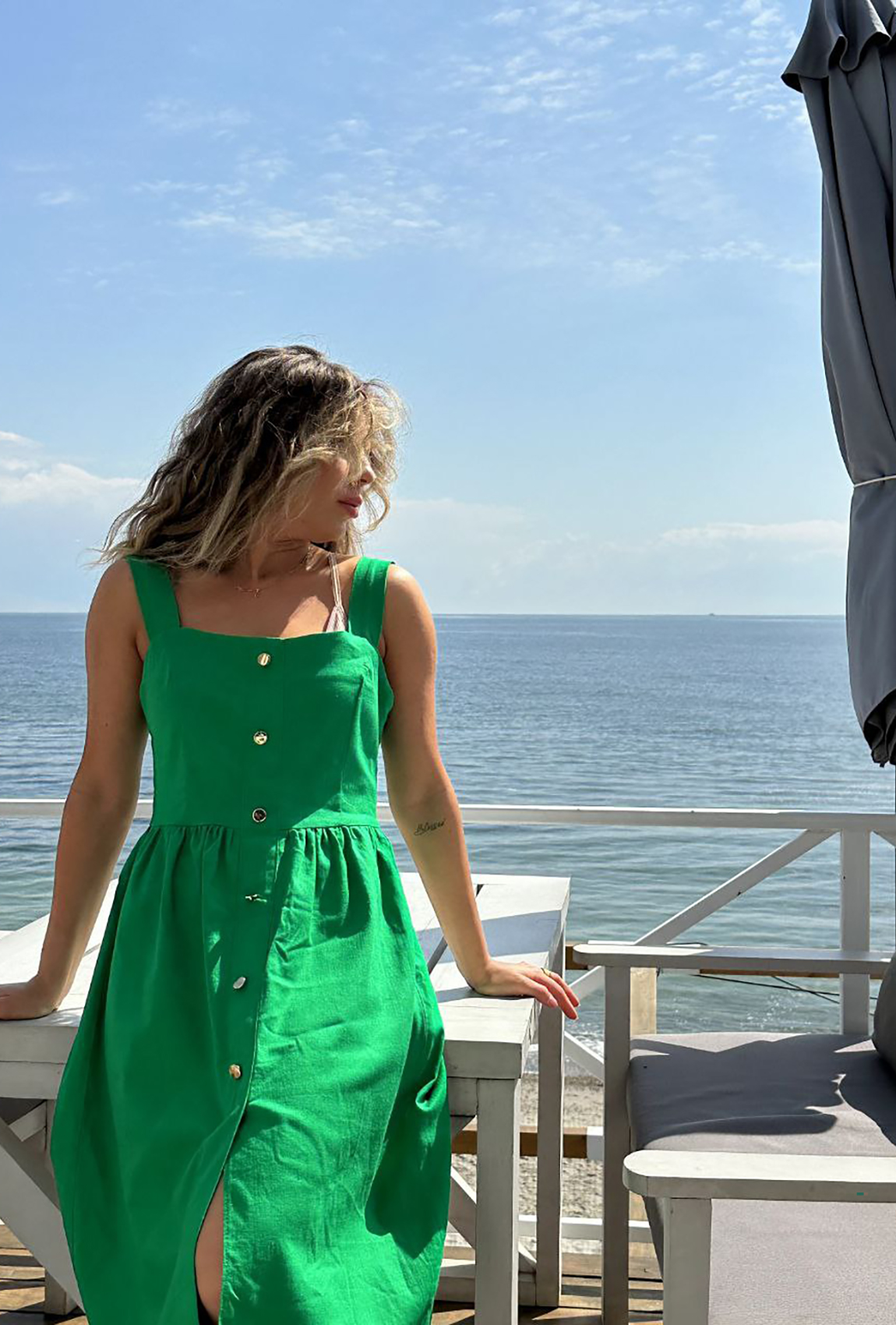 Зеленый сарафан лен на пуговицах —  427117. Maritel. Изображенние 1 Зеленый сарафан лен на пуговицах —  427117. Maritel. Изображенние 1