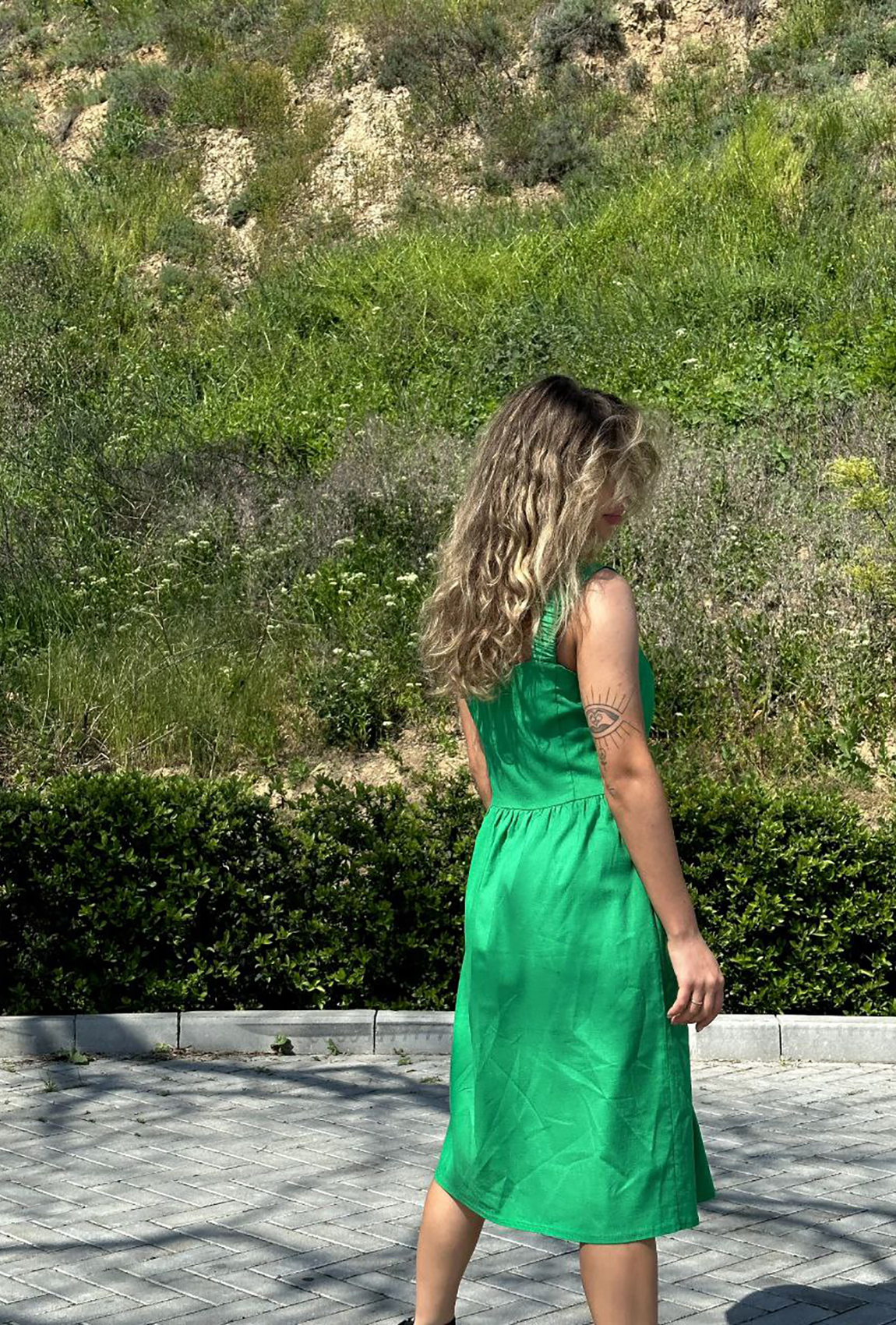 Зеленый сарафан лен на пуговицах —  427117. Maritel. Изображенние 3 Зеленый сарафан лен на пуговицах —  427117. Maritel. Изображенние 3