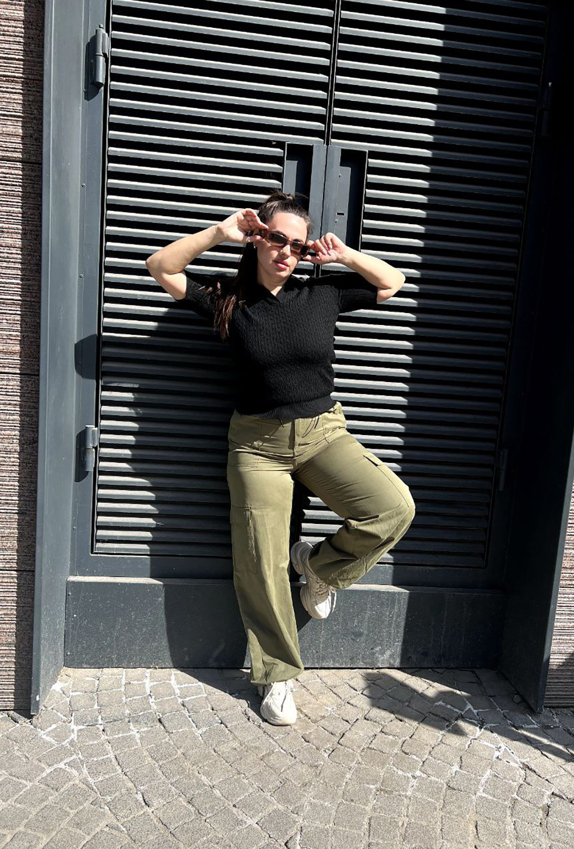 Штани карго з фіксаторами хакі — 584503. Maritel. Зображення 7 Штани карго з фіксаторами хакі — 584503. Maritel. Зображення 7