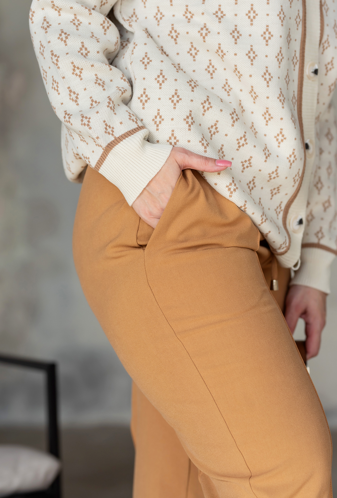 Брюки на кулиске горчица — 554423. Maritel. Изображенние 3 Брюки на кулиске горчица — 554423. Maritel. Изображенние 3