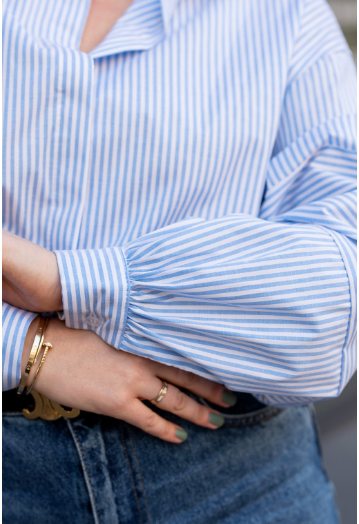 Біла котонова сорочка у синю смужку — 451615. Maritel. Зображення 1 Біла котонова сорочка у синю смужку — 451615. Maritel. Зображення 1