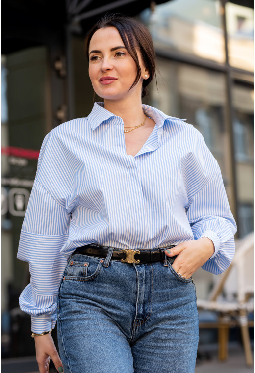 Біла котонова сорочка у синю смужку — 451615. Maritel. Зображення 2 Біла котонова сорочка у синю смужку — 451615. Maritel. Зображення 2