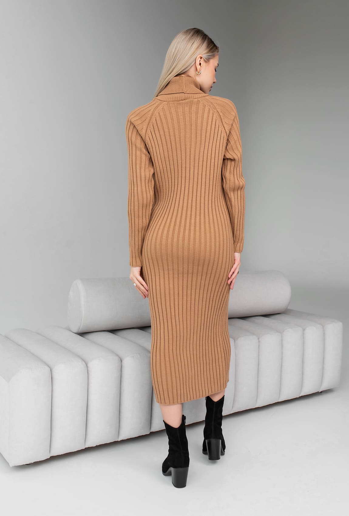 Коричневое платье под горло — 535508. Maritel. Изображенние 2 Коричневое платье под горло — 535508. Maritel. Изображенние 2