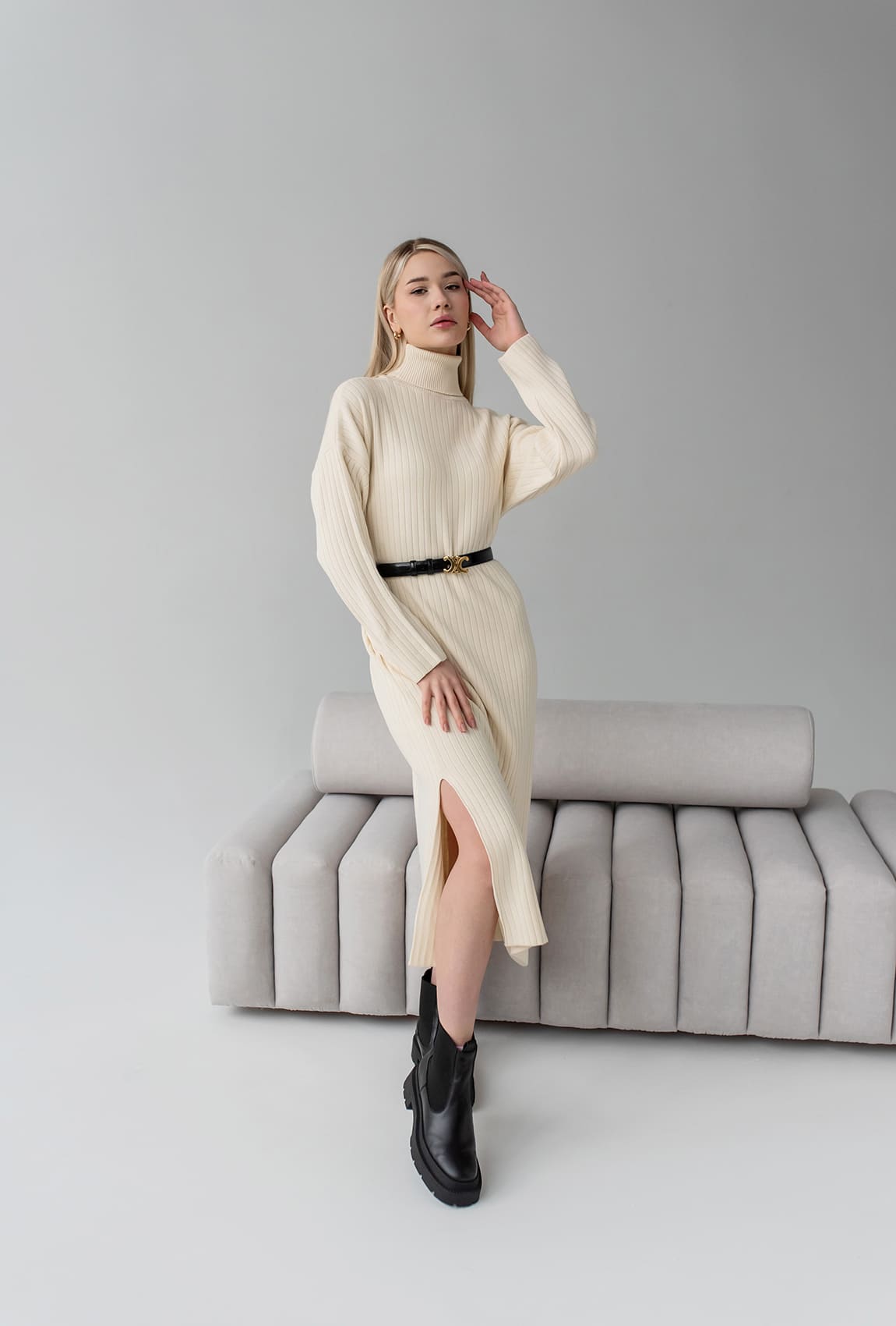 Молочное платье под горло — 845013. Maritel. Изображенние 1 Молочное платье под горло — 845013. Maritel. Изображенние 1