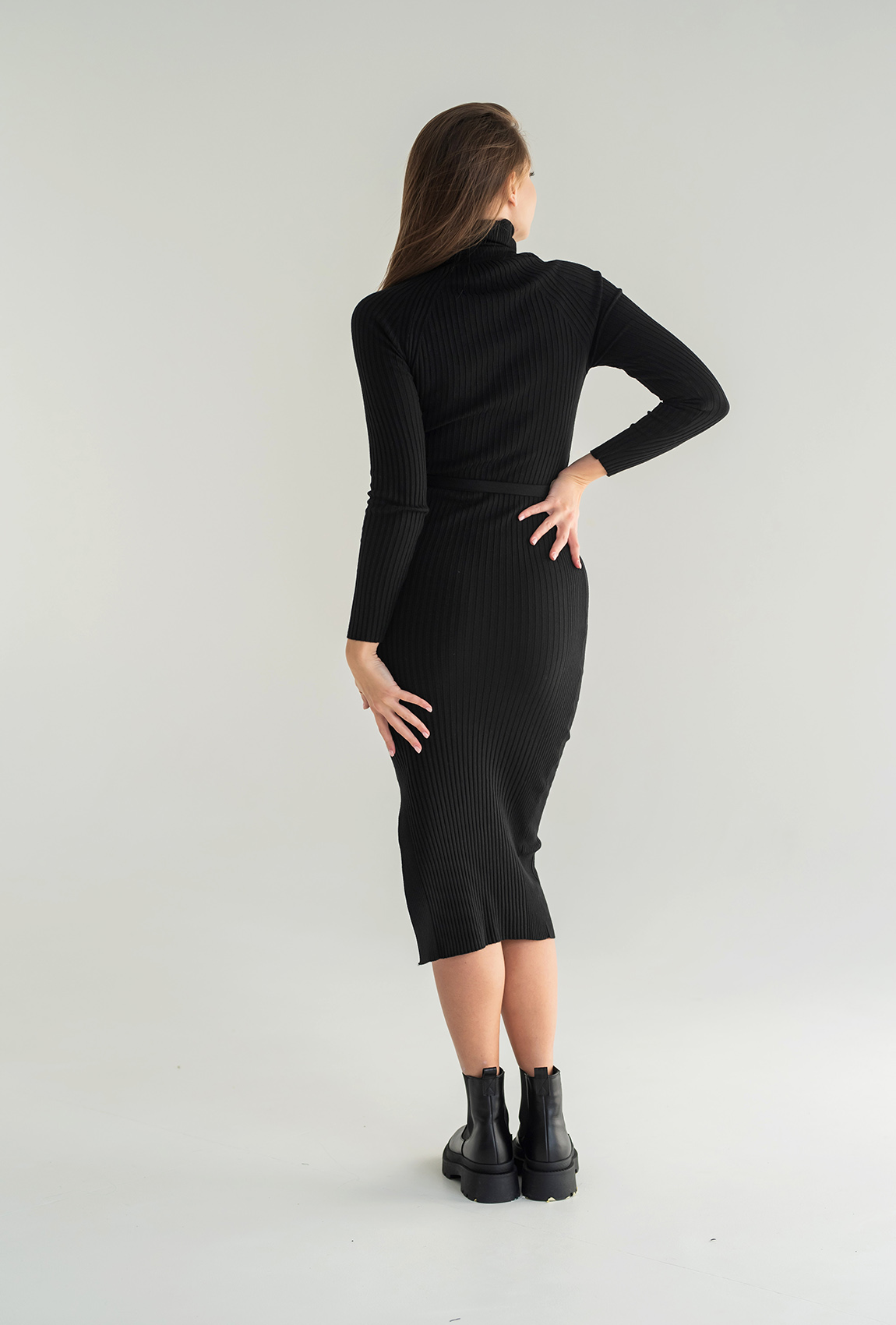 Черное вязаное платье резинка —  595231. Maritel. Изображенние 1