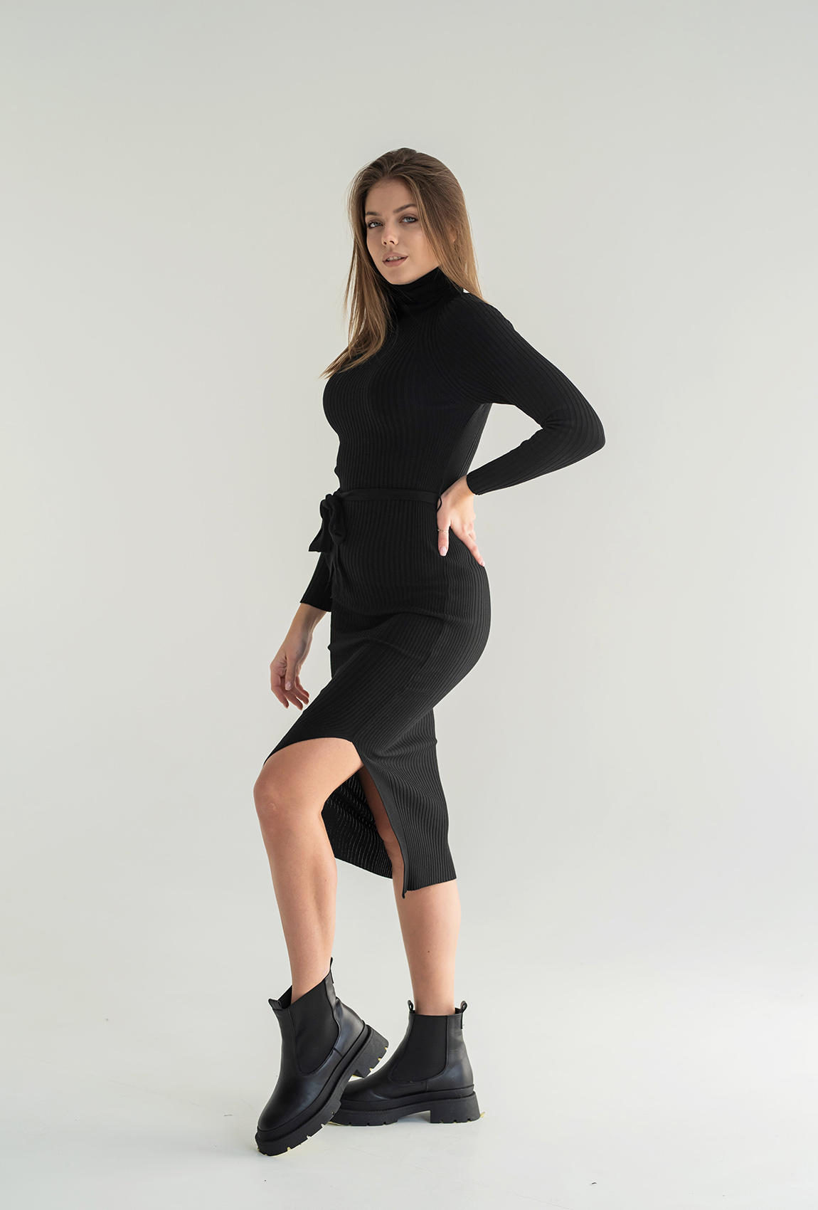 Черное вязаное платье резинка —  595231. Maritel