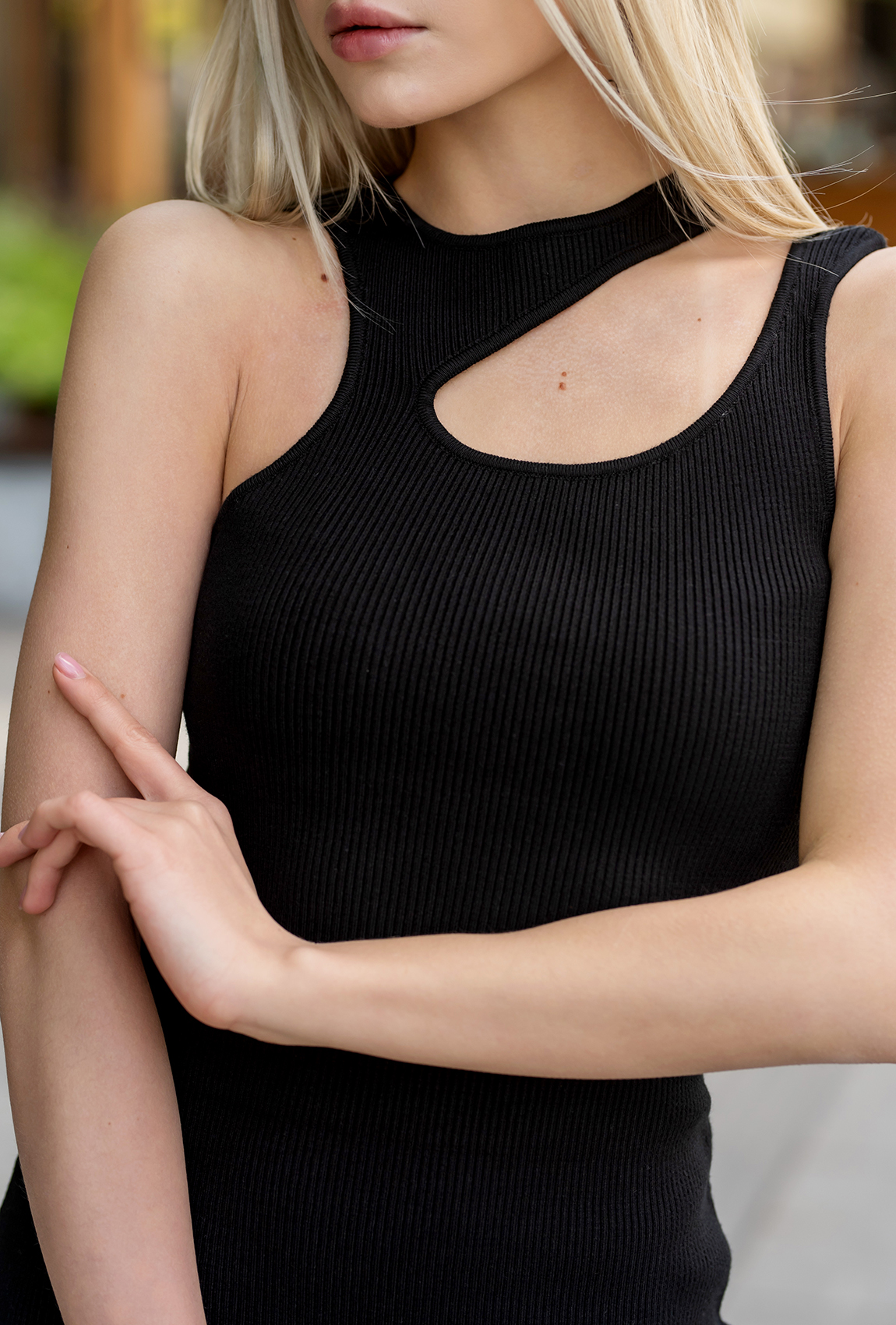 Черное платье без рукавов  —  552345. Maritel. Изображенние 1 Черное платье без рукавов  —  552345. Maritel. Изображенние 1