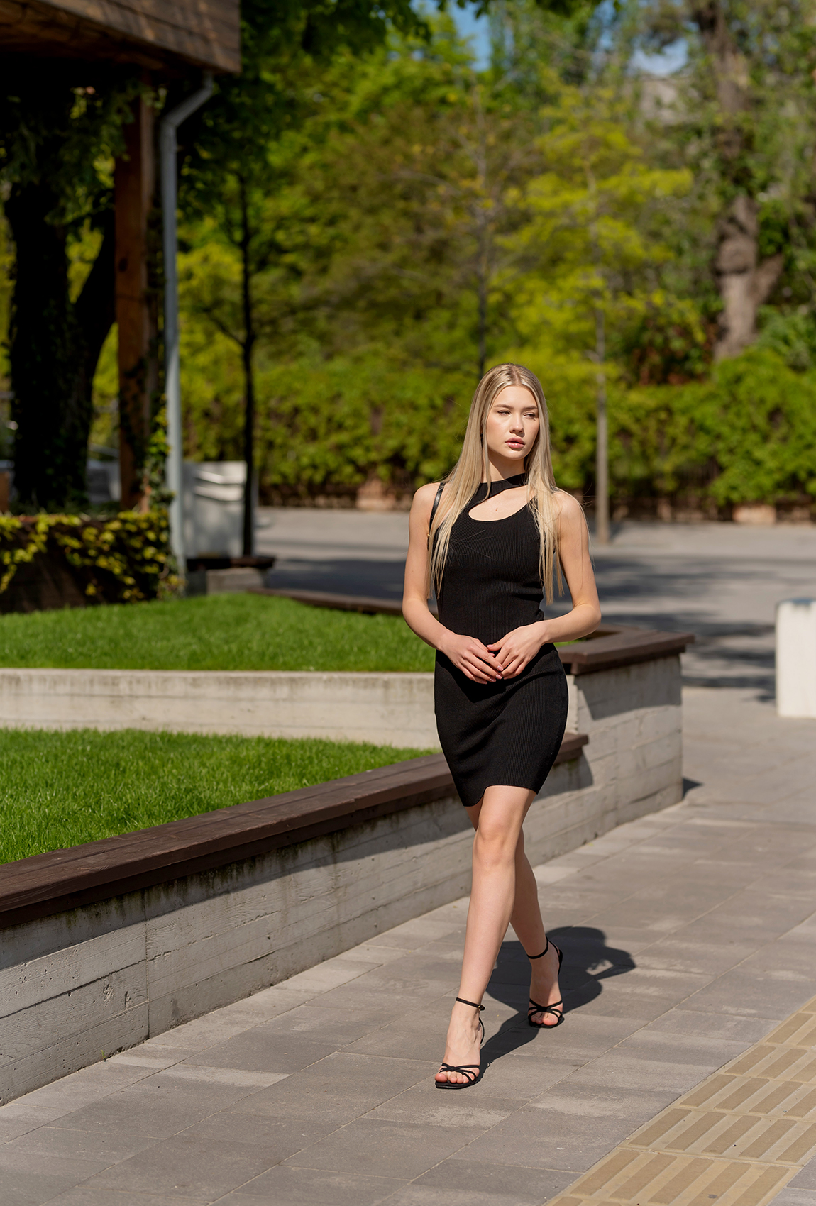 Черное платье без рукавов  —  552345. Maritel. Изображенние 3 Черное платье без рукавов  —  552345. Maritel. Изображенние 3