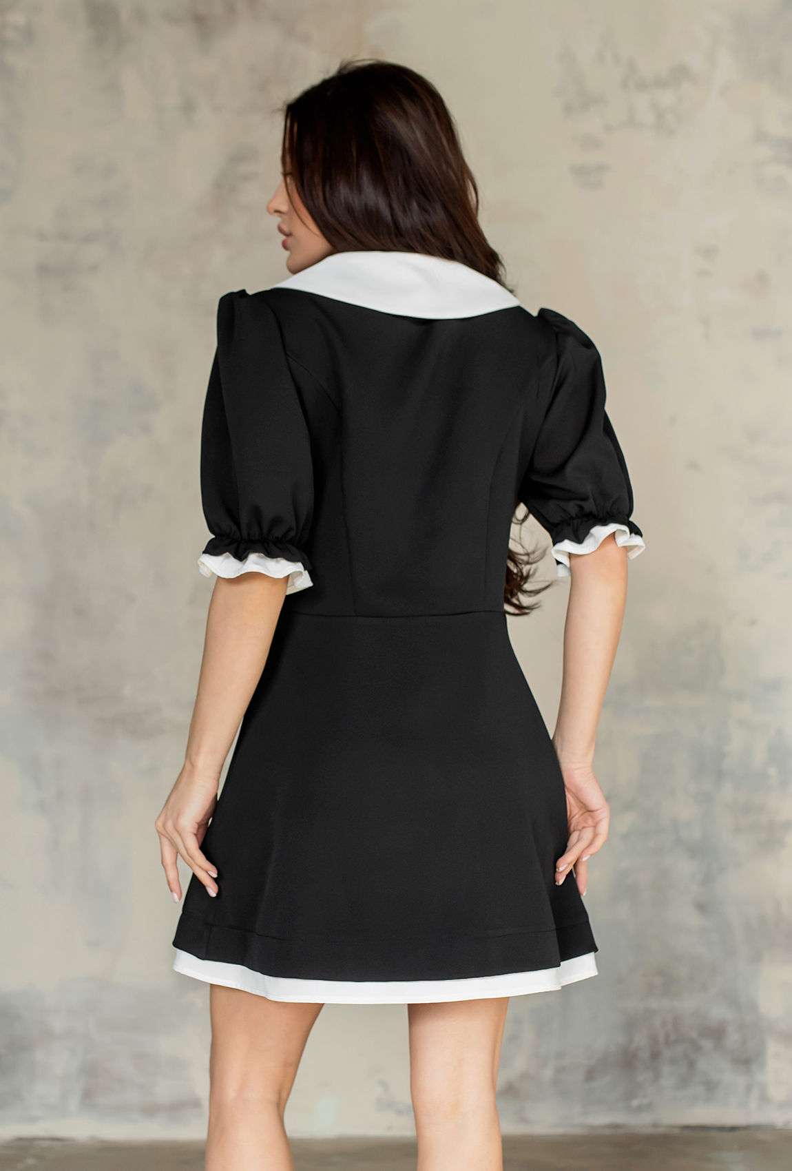 Чорна сукня костюмка з коміром —  896546. Maritel. Зображення 3