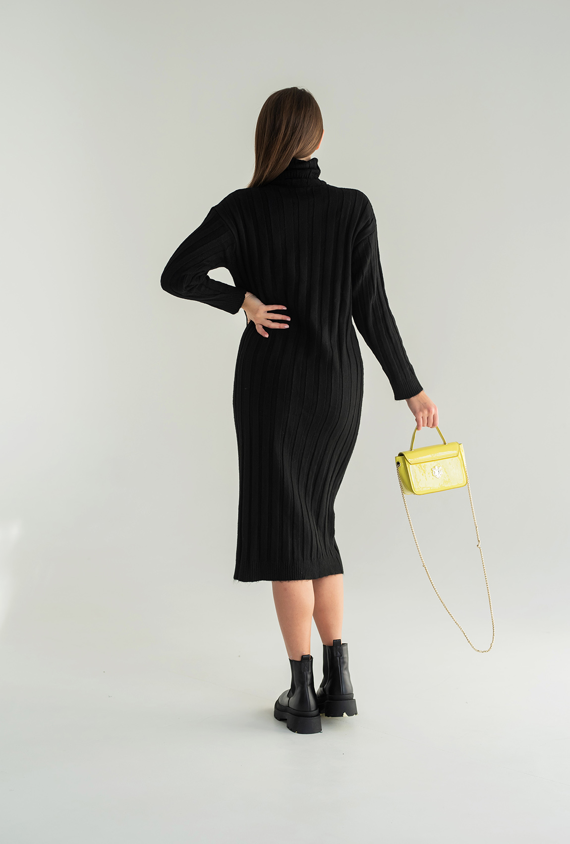 Чорна сукня міді в рубчик — 866093. Maritel. Зображення 1 Чорна сукня міді в рубчик — 866093. Maritel. Зображення 1