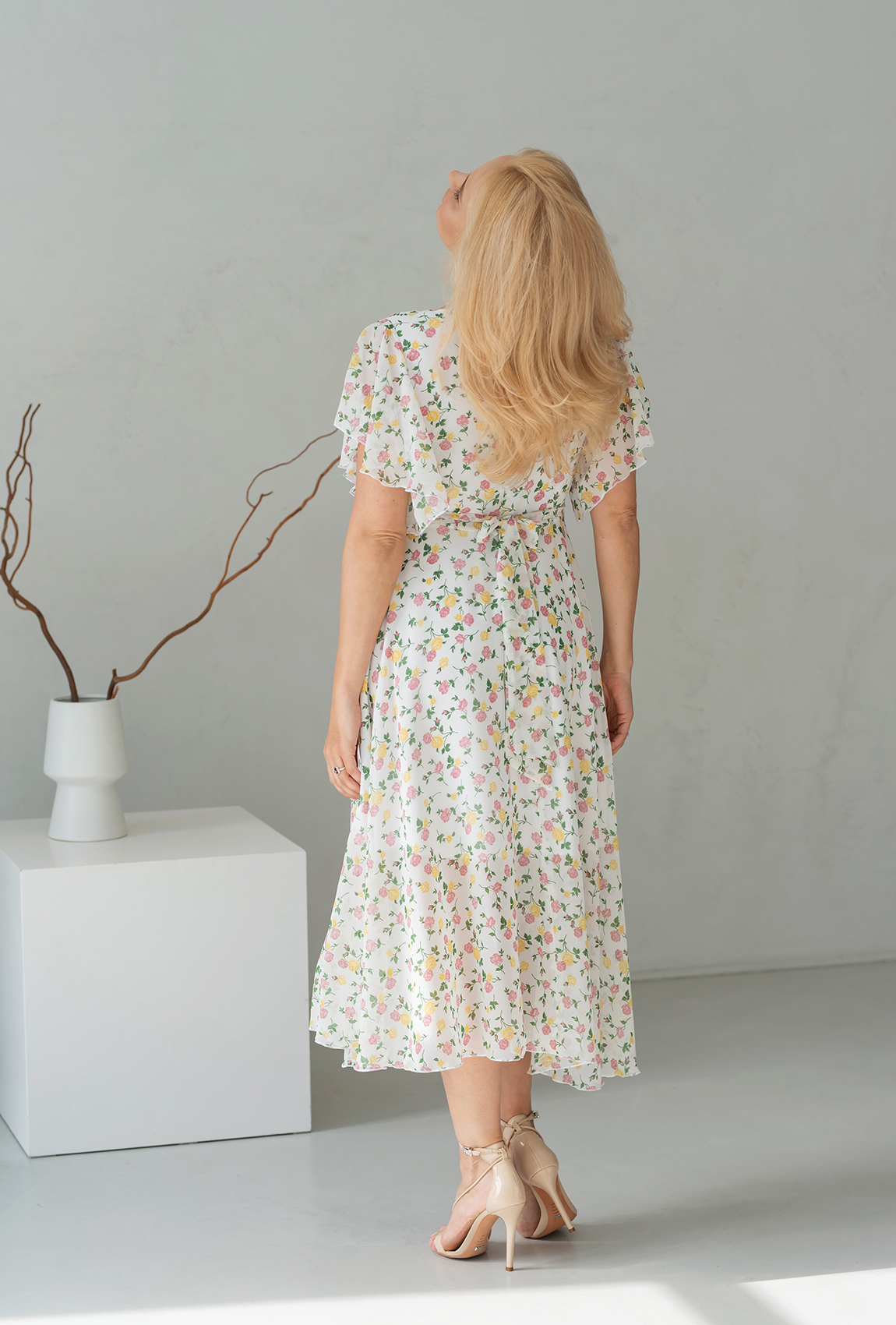 Белое шифоновое платье солнце миди —  401240. Maritel. Изображенние 2 Белое шифоновое платье солнце миди —  401240. Maritel. Изображенние 2