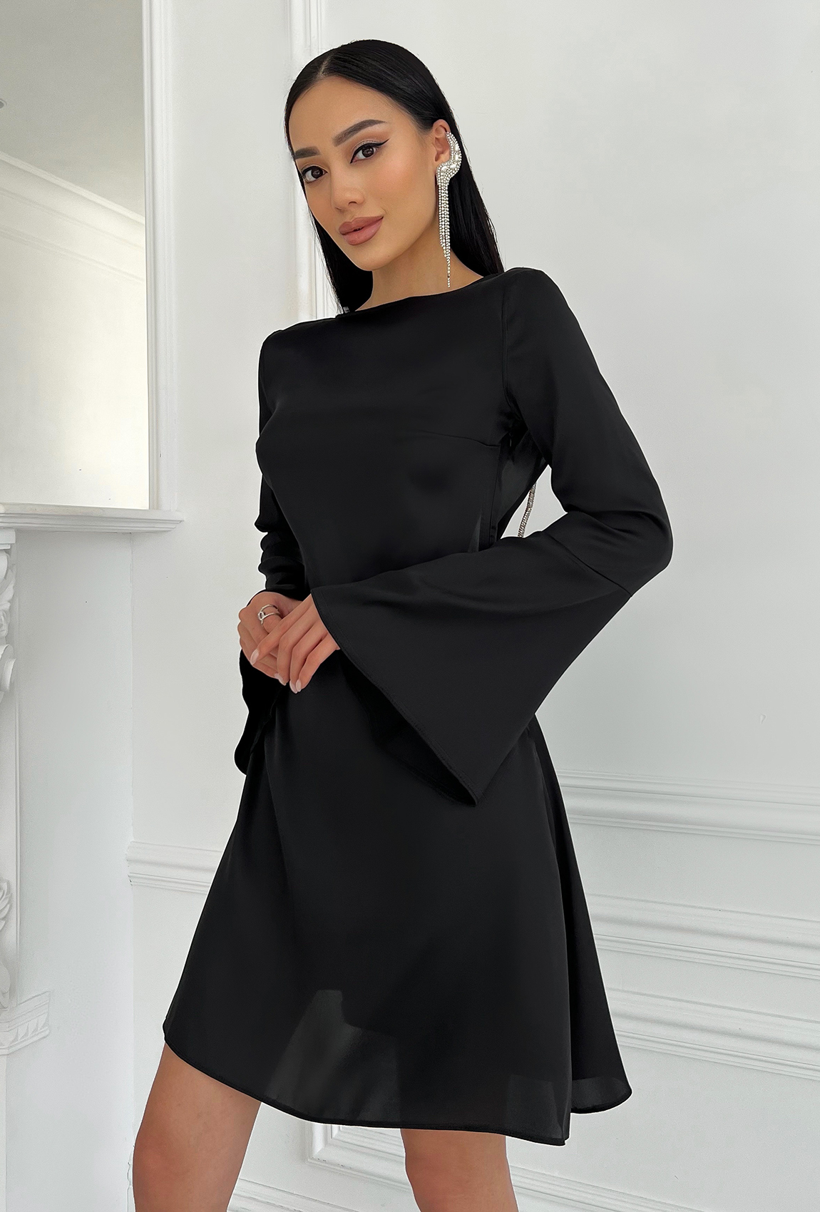 Чорна шовкова сукня з відкритою спиною — 877180. Maritel Чорна шовкова сукня з відкритою спиною — 877180. Maritel