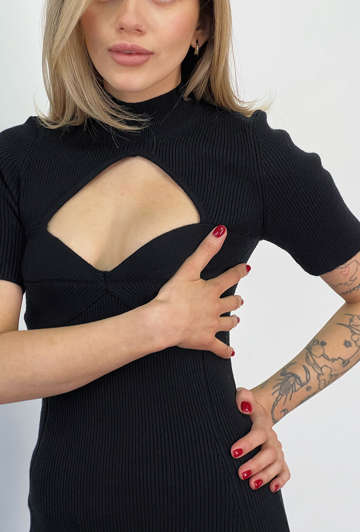 Черное платье с выделенным бюстом  —  219062. Maritel. Изображенние 3