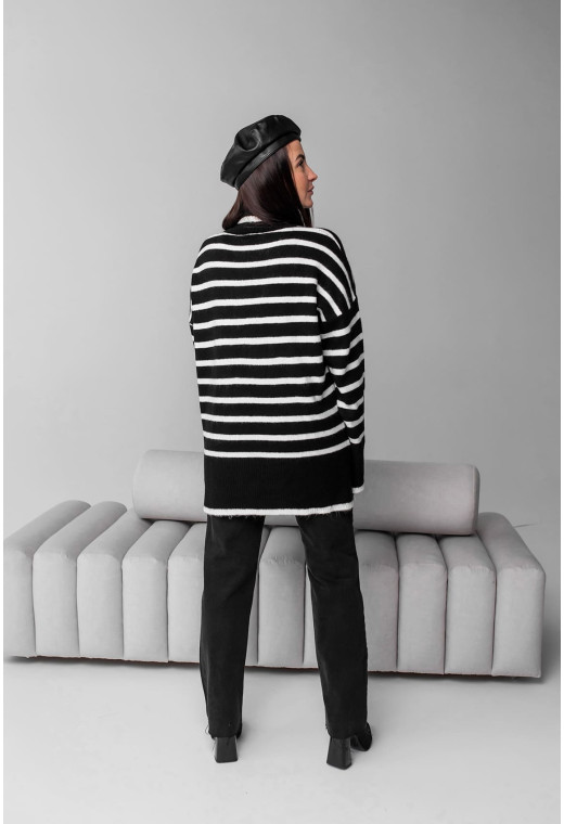 Подовжений чорний светр в білу смужку під горло — 777921. Maritel. Зображення 1 Подовжений чорний светр в білу смужку під горло — 777921. Maritel. Зображення 1