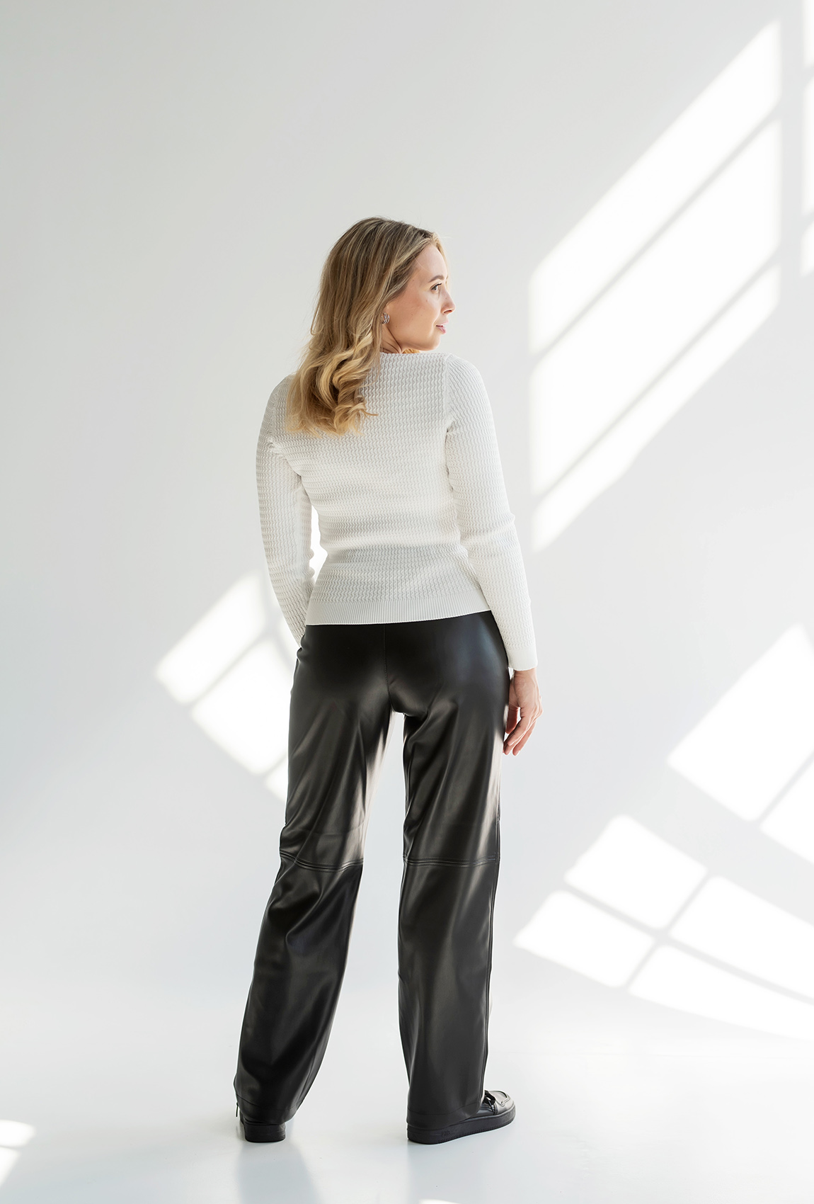 Молочний Светр ажурний — 588886. Maritel. Зображення 2 Молочний Светр ажурний — 588886. Maritel. Зображення 2