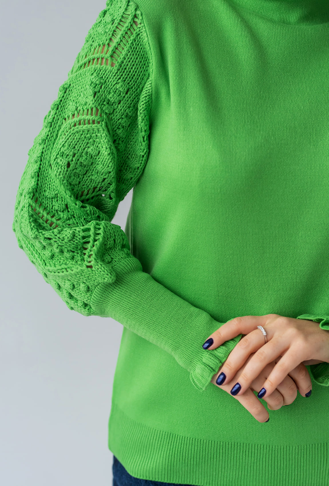 Салатовий светр з ажурним рукавом — 973836. Maritel. Зображення 2 Салатовий светр з ажурним рукавом — 973836. Maritel. Зображення 2