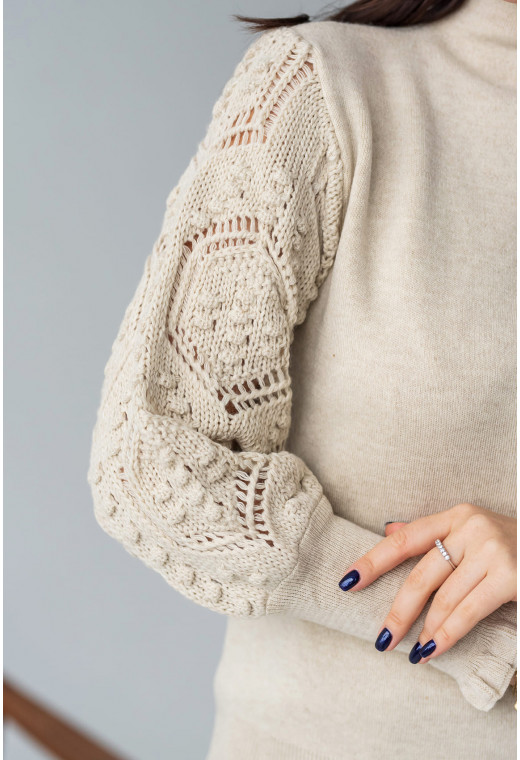 Бежевий светр з ажурним рукавом — 204239. Maritel. Зображення 2 Бежевий светр з ажурним рукавом — 204239. Maritel. Зображення 2