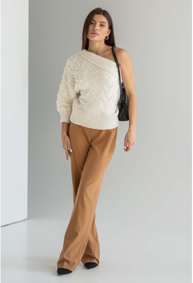 Молочний светр на одне плече з перлинами. Maritel. Зображення 1