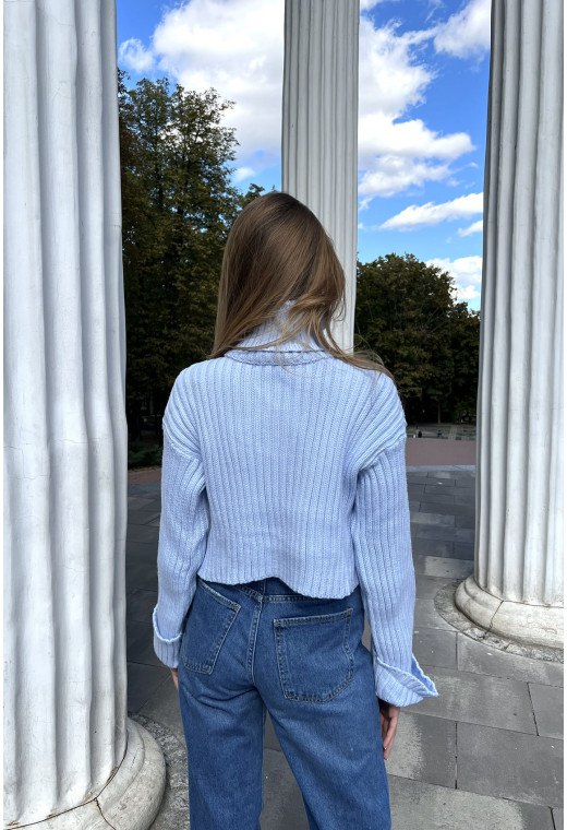 Голубой укороченный свитер под горло — 277477. Maritel. Изображенние 2 Голубой укороченный свитер под горло — 277477. Maritel. Изображенние 2