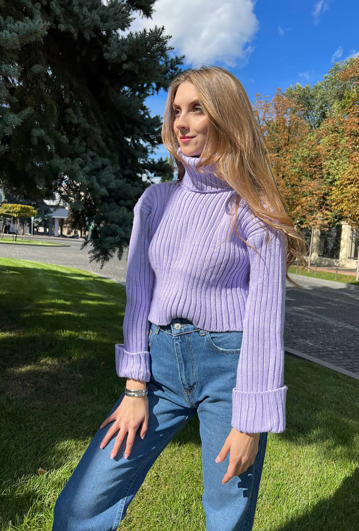 Лавандовий вкорочений светр під горло   —  423042. Maritel