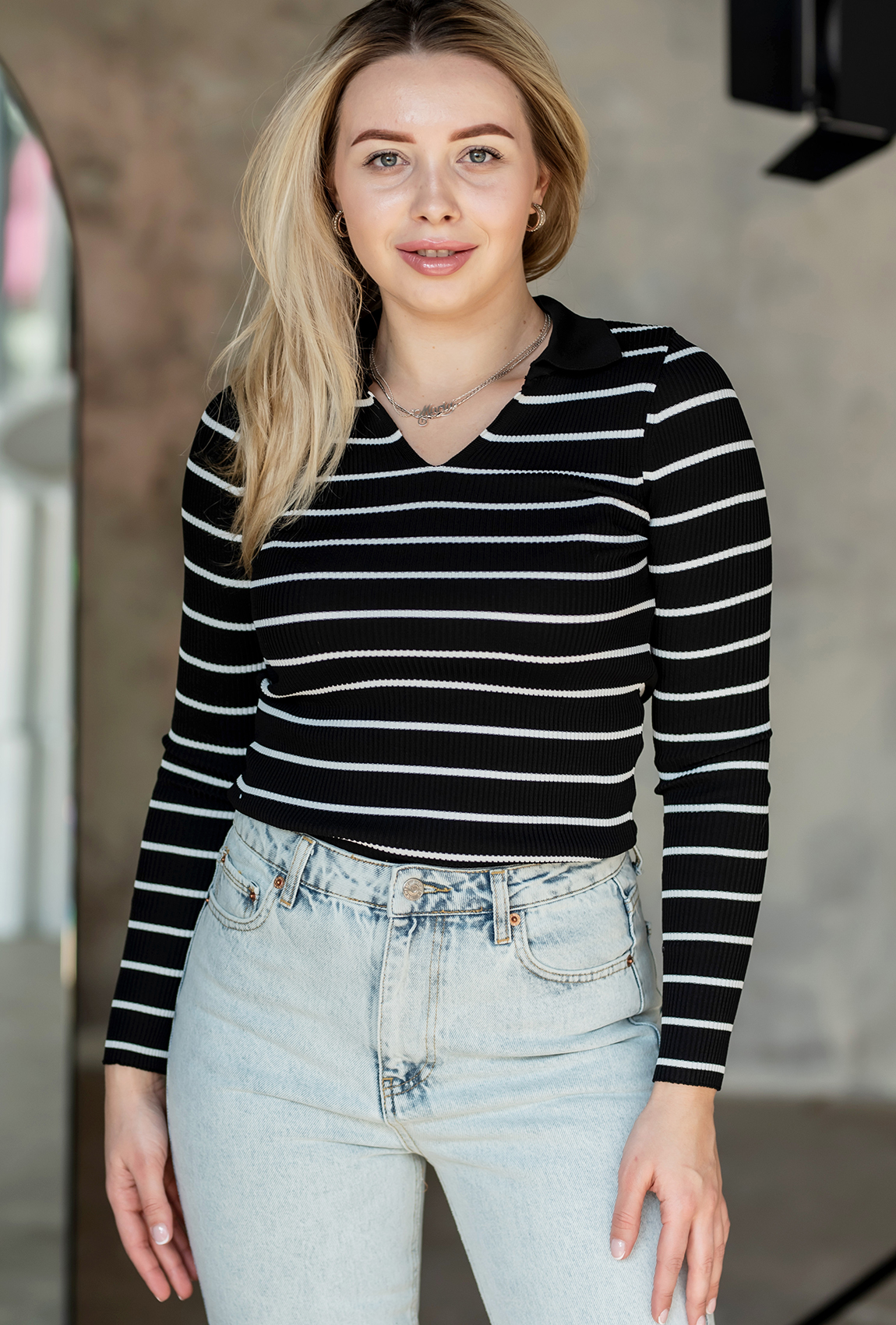Чорний светр поло на резинці в білу смужку —  528871. Maritel. Зображення 1