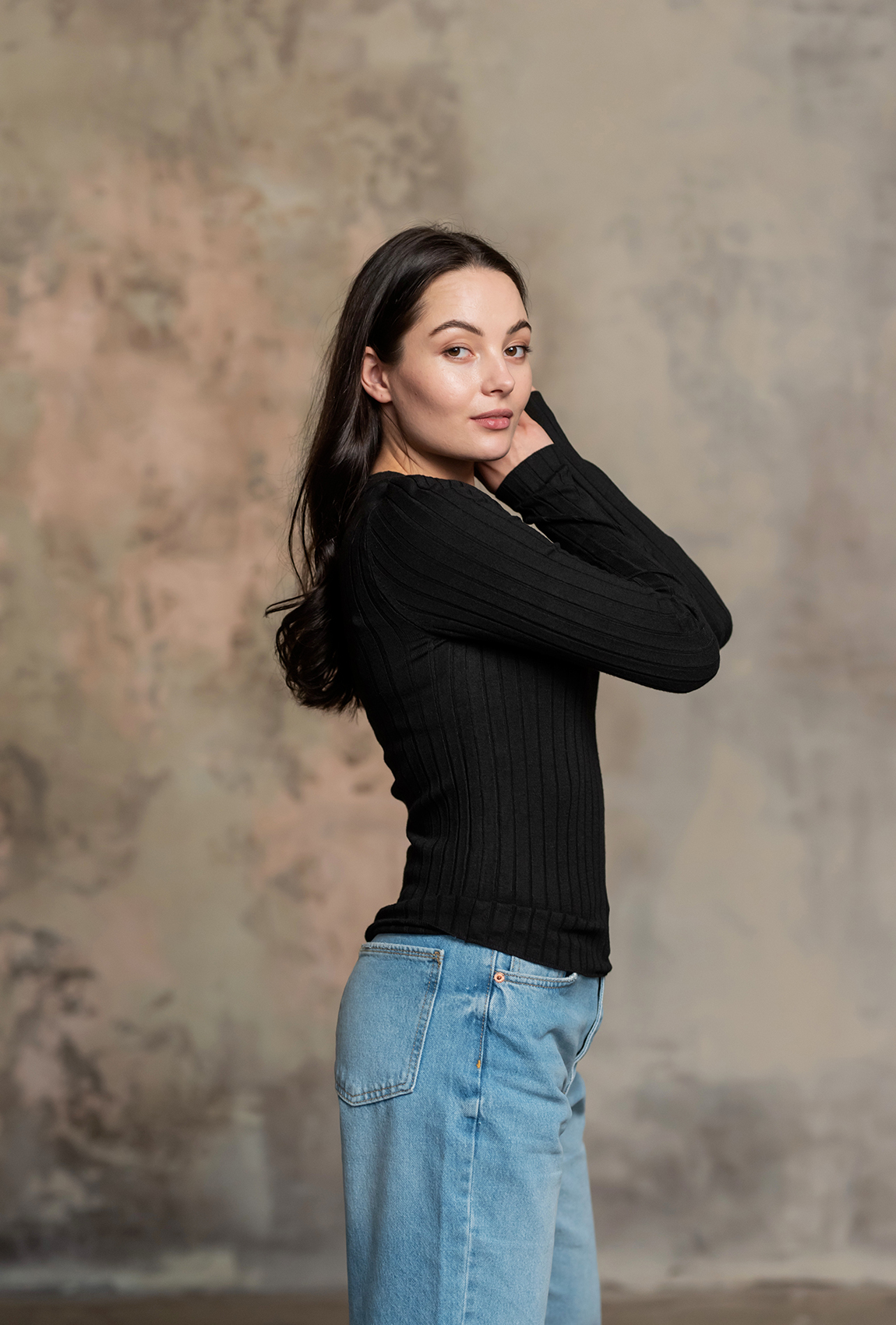 Чорний светр в рубчик — 853357. Maritel. Зображення 2 Чорний светр в рубчик — 853357. Maritel. Зображення 2